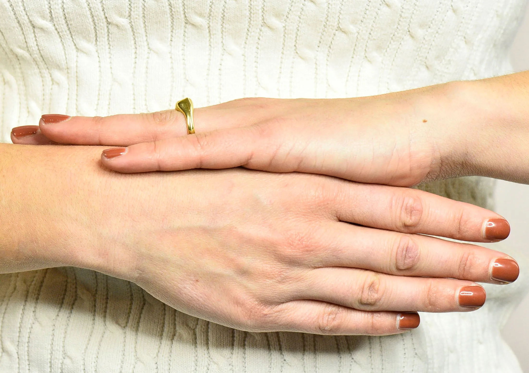 1990s Vintage Tanzanite 18 Karat Gold Eyelet Band Ring