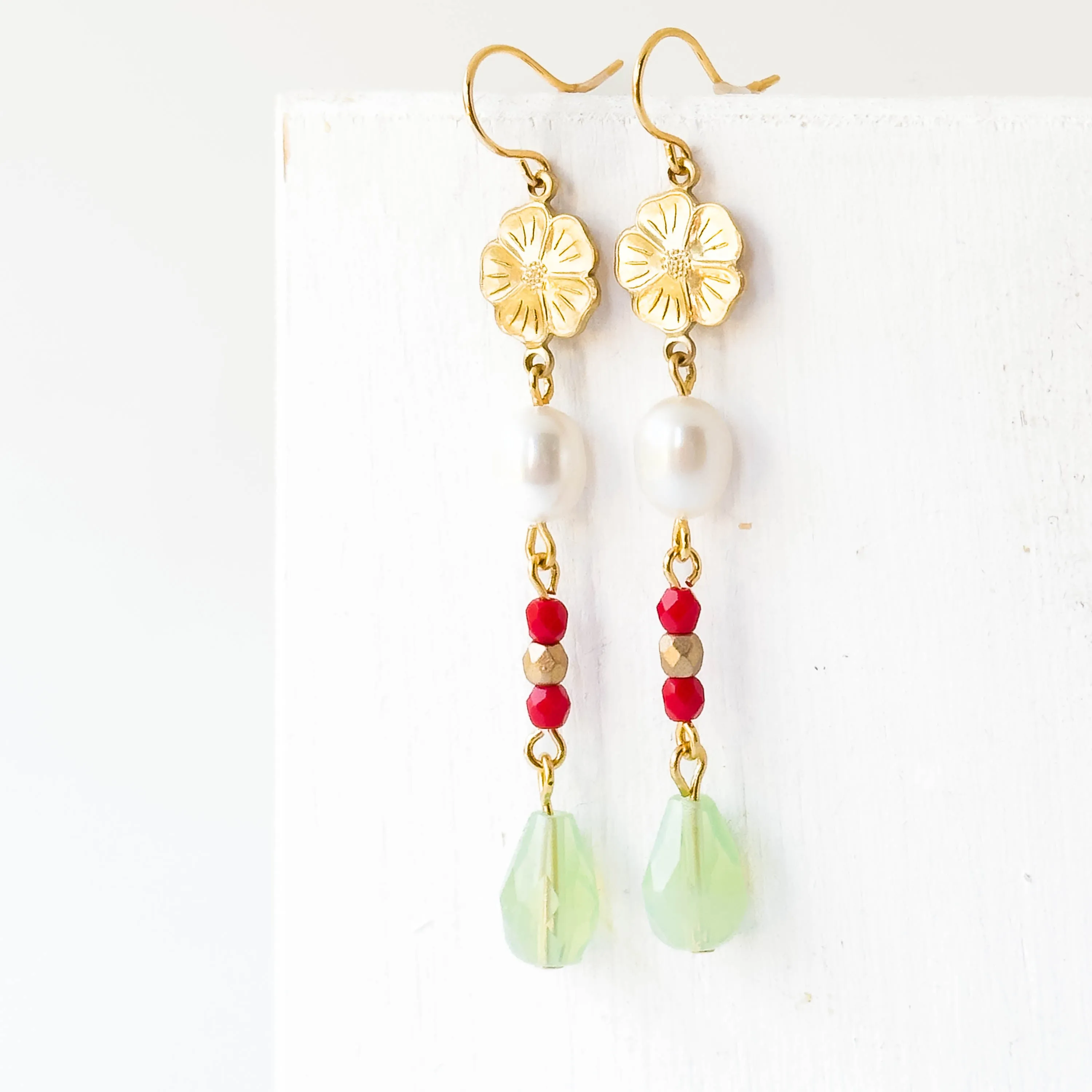 Long Flower and Pearl Earrings With Beads