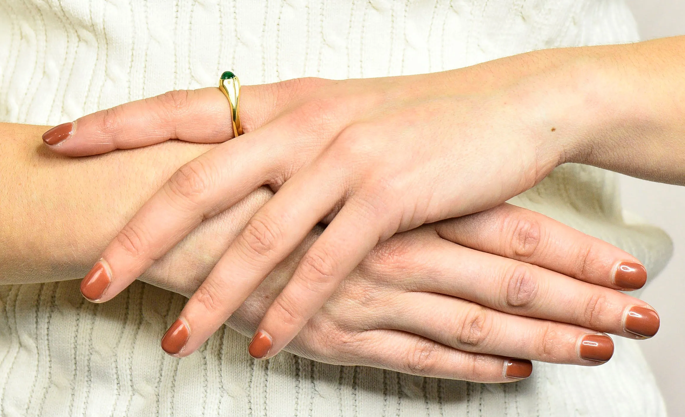 Vintage Emerald Cabochon 18 Karat Gold Eyelet Band Ring Circa 1990s