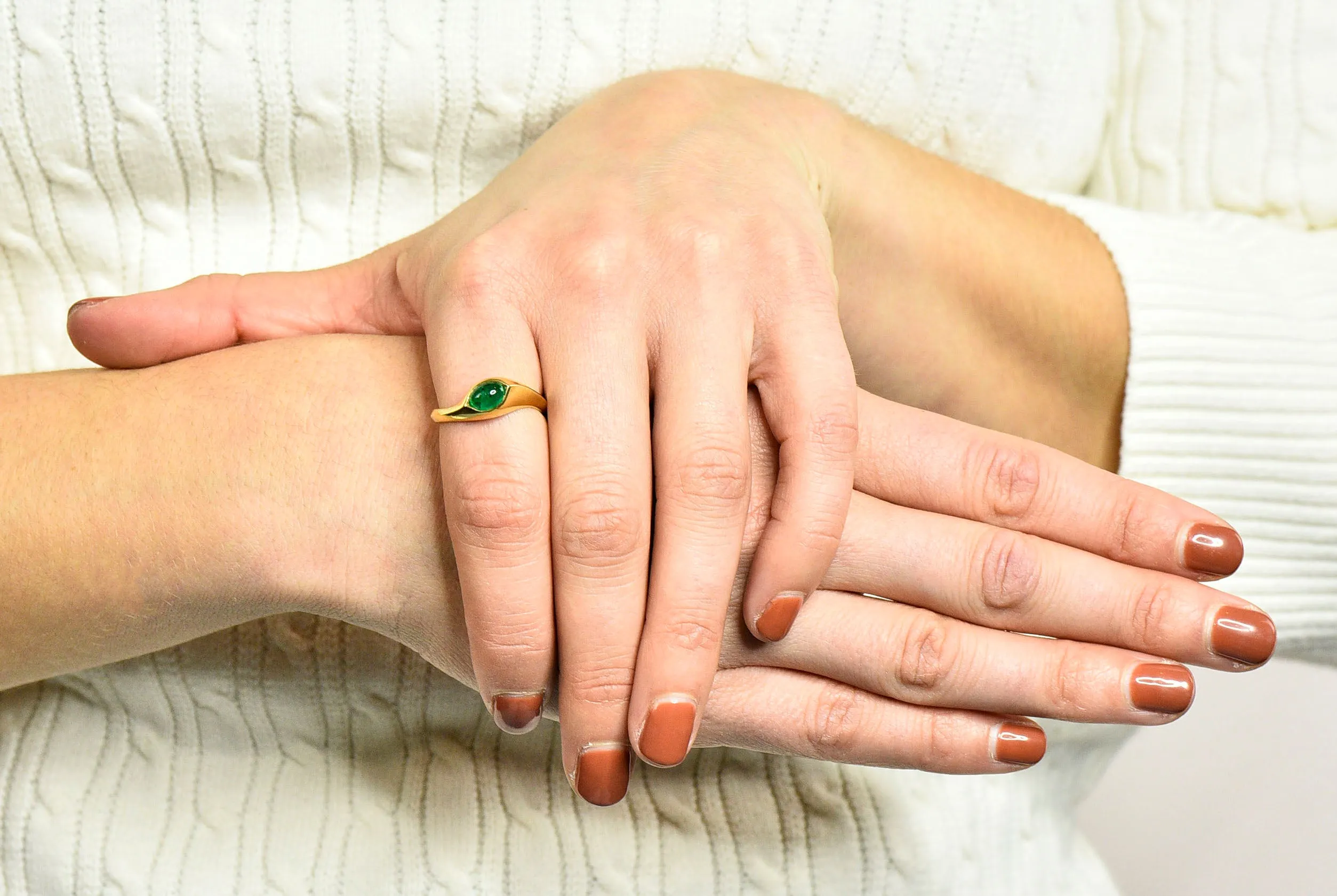 Vintage Emerald Cabochon 18 Karat Gold Eyelet Band Ring Circa 1990s