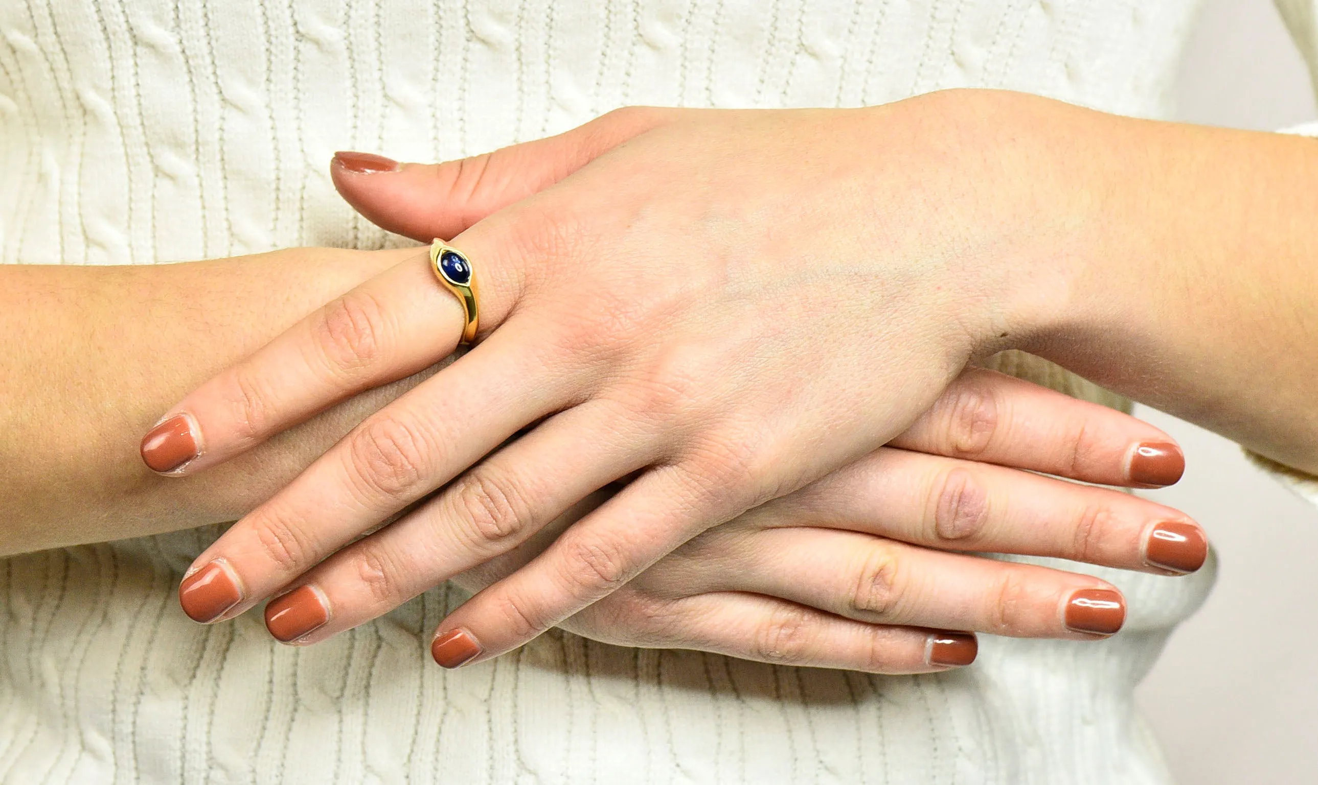 Vintage Sapphire Cabochon 18 Karat Gold Eyelet Band Ring Circa 1990s